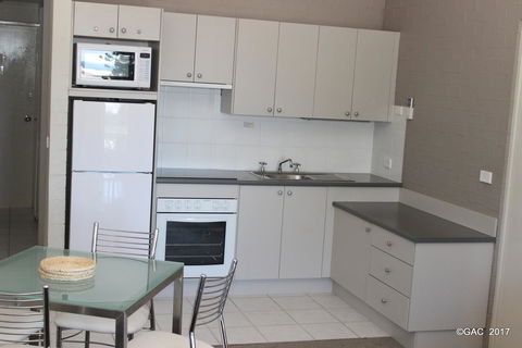 Mollymook Cove Apartments - Dalby Accommodation 23