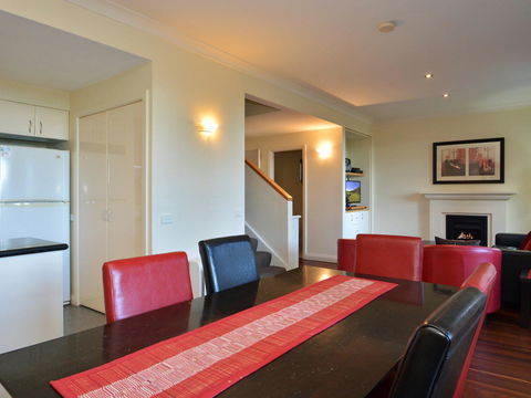 Villa Executive 2br Cypress DS Located Within Cypress Lakes Resort - Dalby Accommodation 5