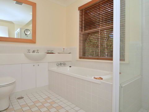 Villa 2br Prosecco Villa Located Within Cypress Lakes Resort - Dalby Accommodation 13