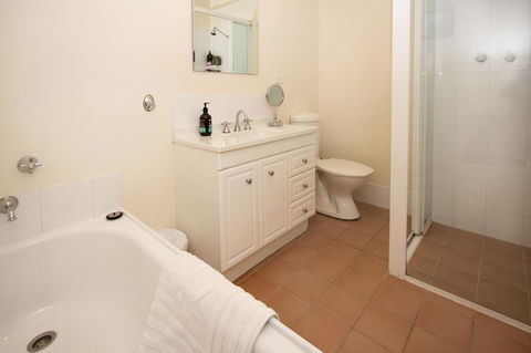 Stay In Mudgee The Grove, The Church, And Premium Private Homestead - Dalby Accommodation 16