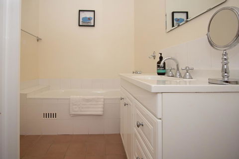 Stay In Mudgee The Grove, The Church, And Premium Private Homestead - Dalby Accommodation 34