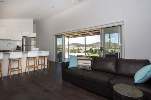 Stay In Mudgee The Grove, The Church, And Premium Private Homestead - Dalby Accommodation 9