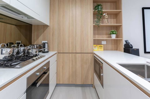 Japanese Style Waterfront Apt Wt Rooftop Pool - Dalby Accommodation 13