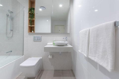 Japanese Style Waterfront Apt Wt Rooftop Pool - Dalby Accommodation 19