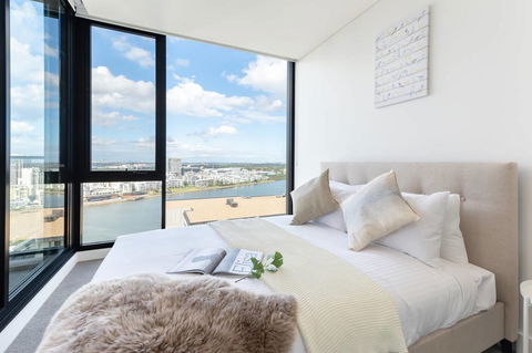 Japanese Style Waterfront Apt Wt Rooftop Pool - Dalby Accommodation 15