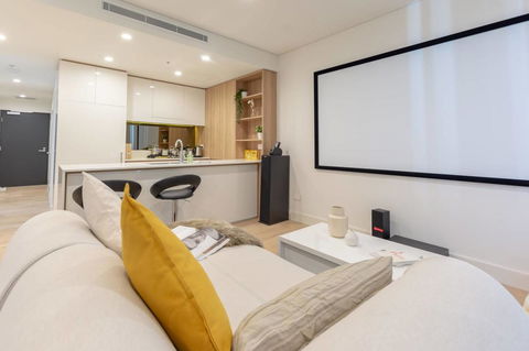 Japanese Style Waterfront Apt Wt Rooftop Pool - Dalby Accommodation 16