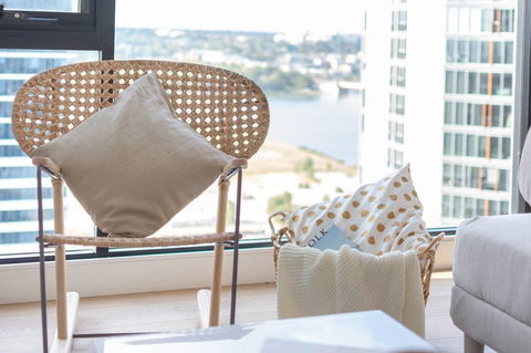 Japanese Style Waterfront Apt Wt Rooftop Pool - Dalby Accommodation 3