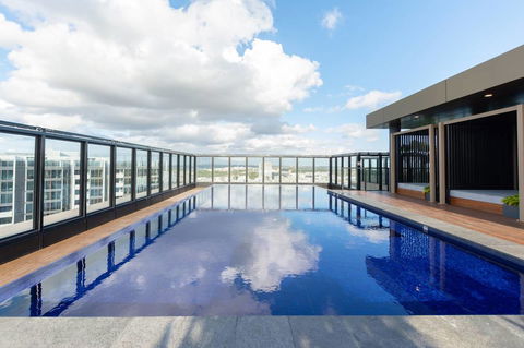 Japanese Style Waterfront Apt Wt Rooftop Pool - Dalby Accommodation 0