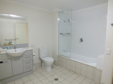 Pacific Marina Apartments - Dalby Accommodation 5