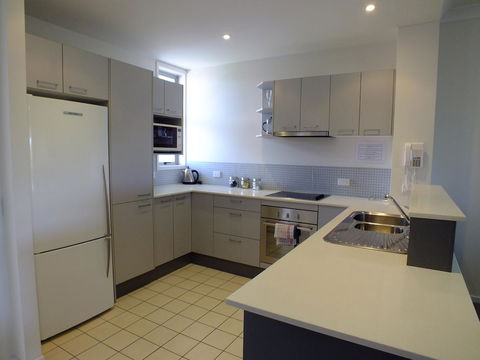 Pacific Marina Apartments - Dalby Accommodation 9
