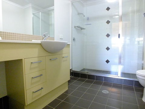 Pacific Marina Apartments - Dalby Accommodation 7