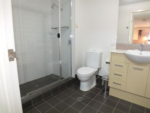 Pacific Marina Apartments - Dalby Accommodation 12