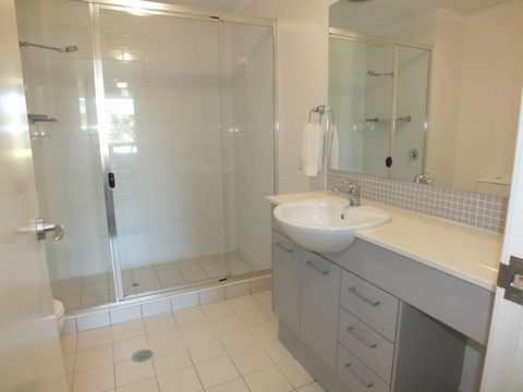 Pacific Marina Apartments - Dalby Accommodation 28