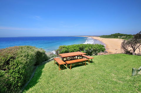 Neptune I Absolute Beachfront I Stunning Views - Dalby Accommodation 32