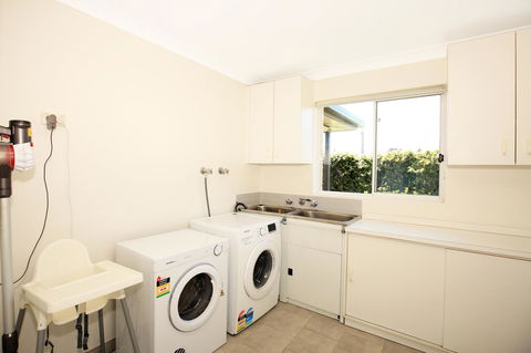 Neptune I Absolute Beachfront I Stunning Views - Dalby Accommodation 25