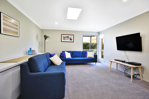 Neptune I Absolute Beachfront I Stunning Views - Dalby Accommodation 7