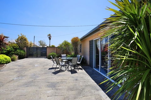 Neptune I Absolute Beachfront I Stunning Views - Dalby Accommodation 28
