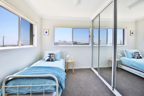 Neptune I Absolute Beachfront I Stunning Views - Dalby Accommodation 14