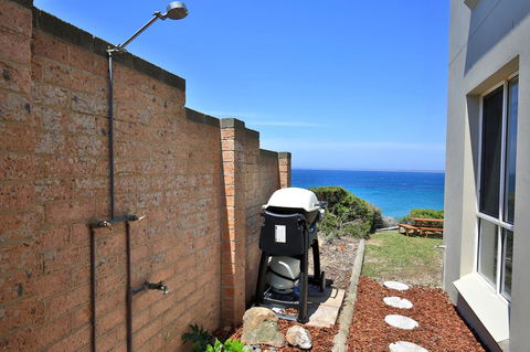 Neptune I Absolute Beachfront I Stunning Views - Dalby Accommodation 27