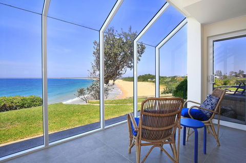 Neptune I Absolute Beachfront I Stunning Views - Dalby Accommodation 4