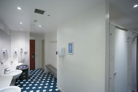 YHA Sydney Central - Dalby Accommodation 7