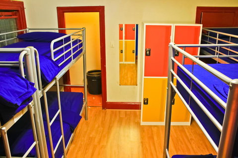 Mad Monkey Kings Cross - Dalby Accommodation 24