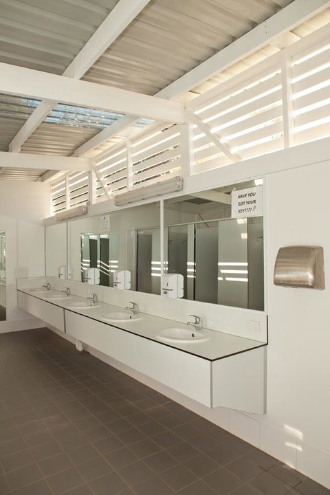 Blue Lagoon Beach Resort - Dalby Accommodation 20