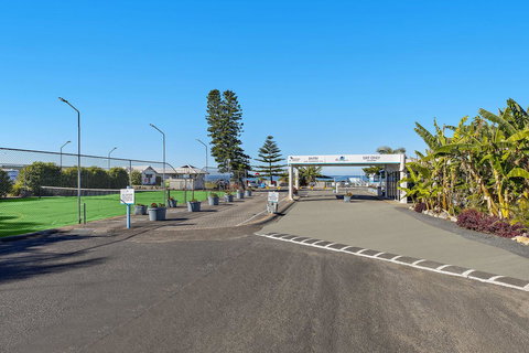 Blue Lagoon Beach Resort - Dalby Accommodation 10