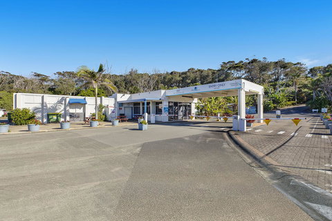 Blue Lagoon Beach Resort - Dalby Accommodation 11