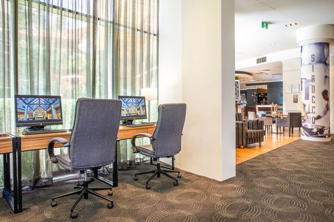Holiday Inn Sydney Potts Point - Dalby Accommodation 11