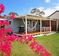 Hayes Beach House - Jervis Bay - Pet Friendly - Dalby Accommodation