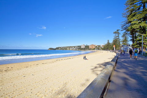 Manly Paradise Motel & Apartments - Dalby Accommodation 3