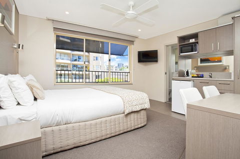 Manly Paradise Motel & Apartments - Dalby Accommodation 14