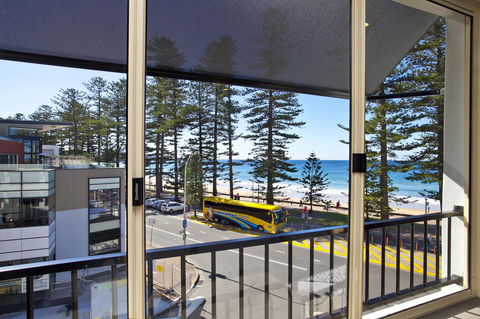 Manly Paradise Motel & Apartments - Dalby Accommodation 4
