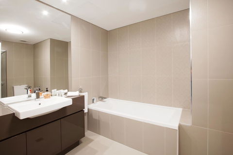 The Junction Palais - Modern And Spacious 2BR Bondi Junction Apartment Close To Everything - Dalby Accommodation 3