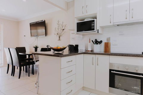 Central Wagga Self Catering Apartment - Dalby Accommodation 8
