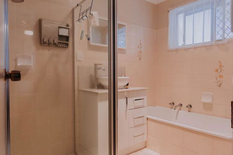 Central Wagga Self Catering Apartment - Dalby Accommodation 11