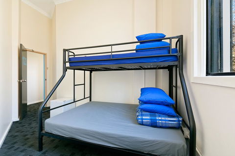 Ady's Place Backpackers, Sydney - Dalby Accommodation 5