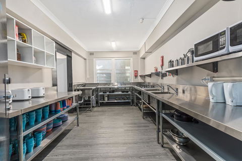 Ady's Place Backpackers, Sydney - Dalby Accommodation 9