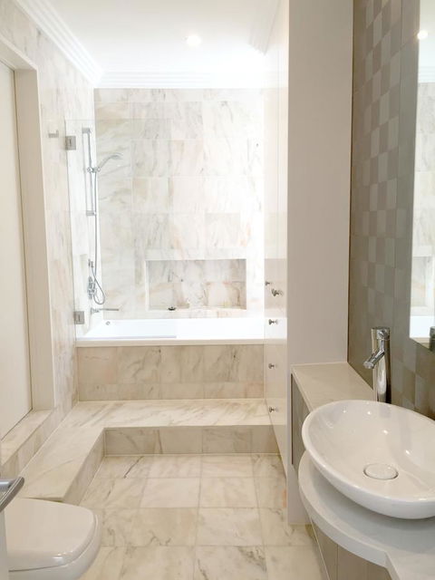 Luxury House In Bondi Junction - Dalby Accommodation 5