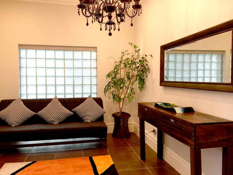 Luxury House In Bondi Junction - Dalby Accommodation 7
