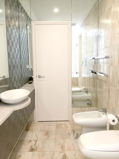 Luxury House In Bondi Junction - Dalby Accommodation 6