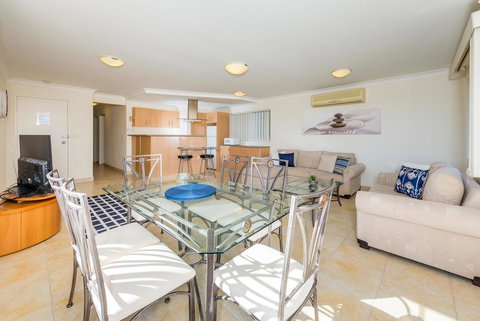 Ronald Avenue 1/65 - Shoal Bay - Dalby Accommodation 4