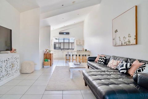 Hastings By The Sea - Dalby Accommodation 6