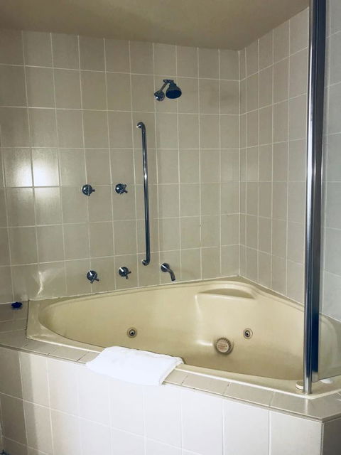 Charlesworth Bay Beach Resort - Dalby Accommodation 38