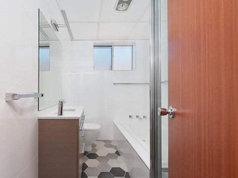 Victoria Parade, Kiah, Unit 10, 53 - Dalby Accommodation 11