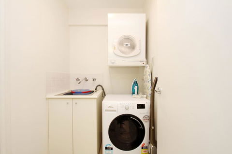 Waterfront Apartment On Sydney Harbour - Dalby Accommodation 9