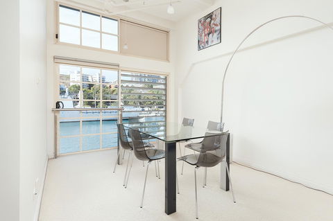 Waterfront Apartment On Sydney Harbour - Dalby Accommodation 2