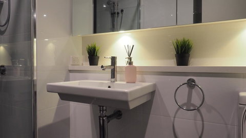 Sky Garden Olympic Park - Dalby Accommodation 36
