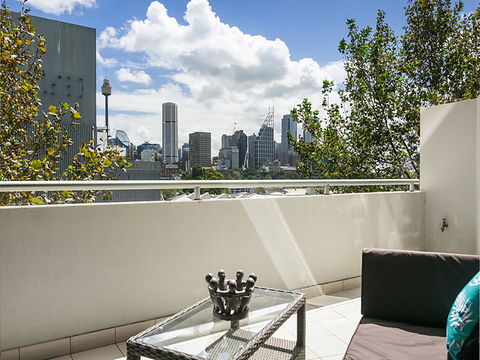 Lower Bridge And Sails - Executive 2BR Darlinghurst Apartment With Balcony And Rooftop Views - Dalby Accommodation 6